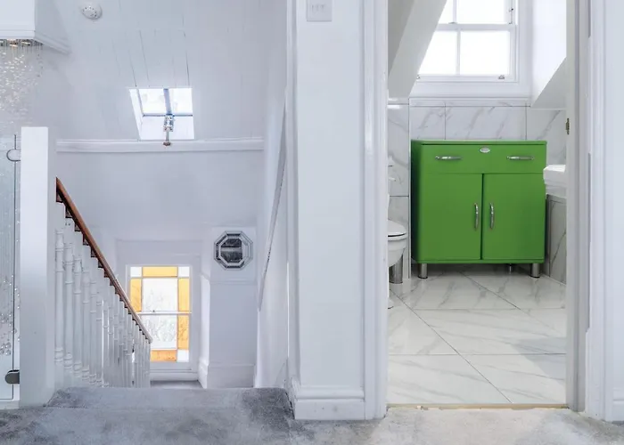 The Penthouse - Luxury 1 Bed - Panorama - Tenby
