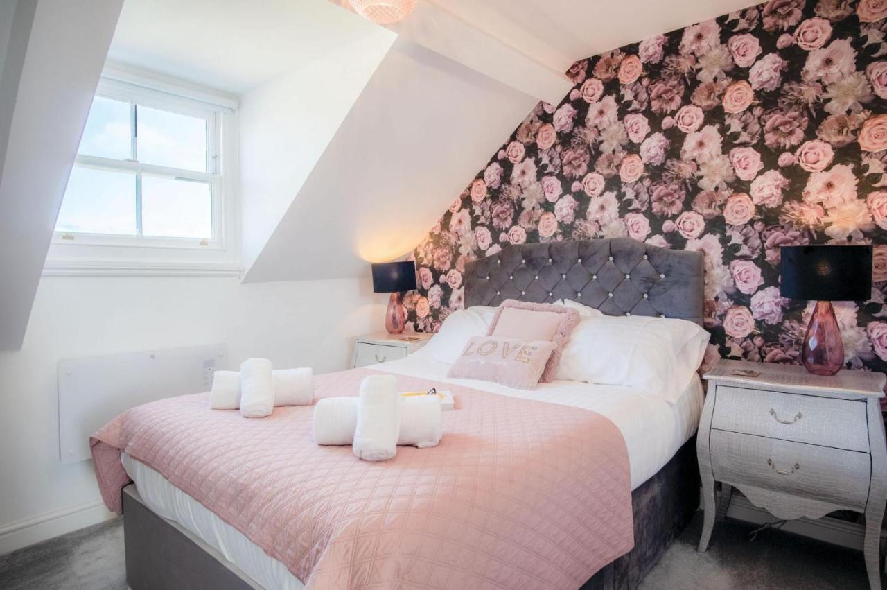 The Penthouse - Luxury 1 Bed - Panorama - * Tenby